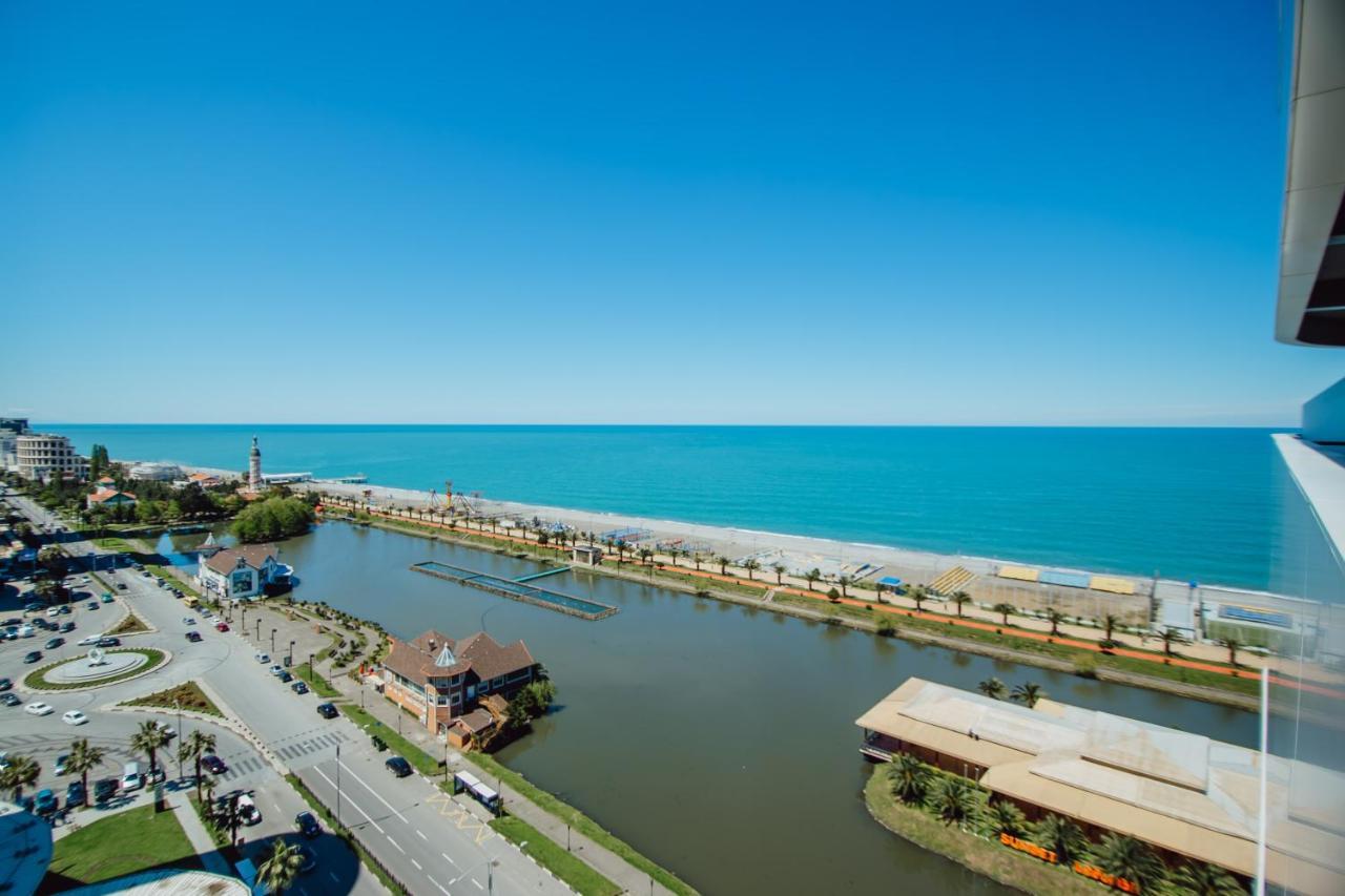 Your Sunshine Apartments Batumi Bagian luar foto