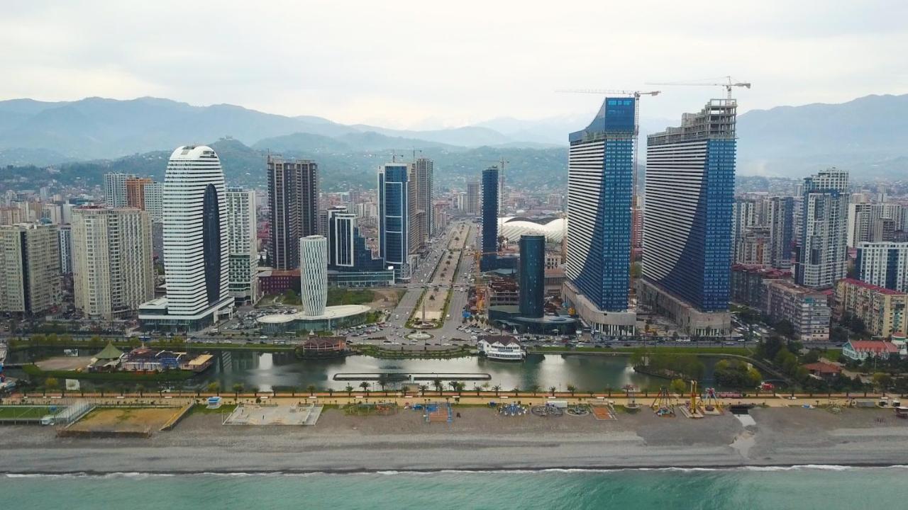 Your Sunshine Apartments Batumi Bagian luar foto