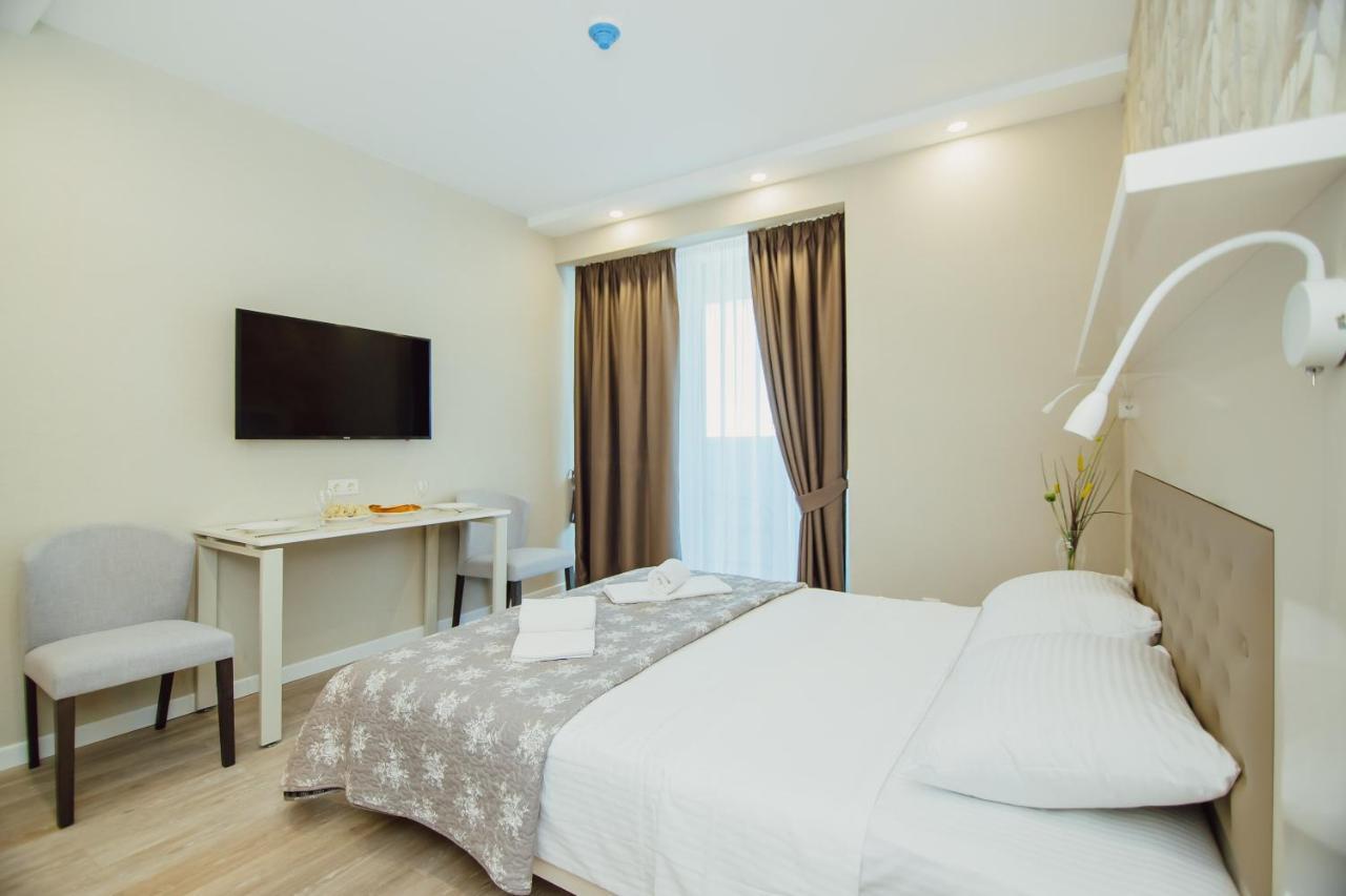 Your Sunshine Apartments Batumi Bagian luar foto