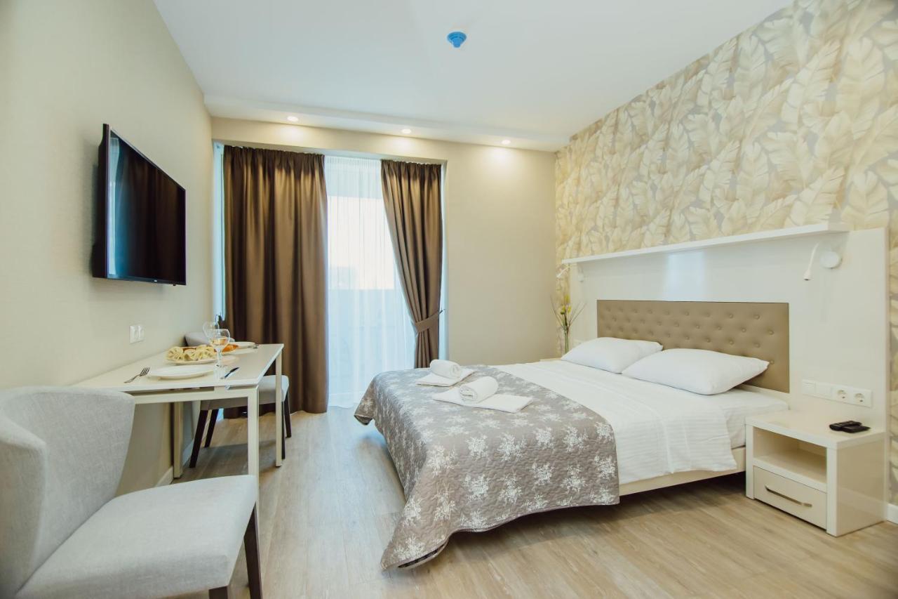 Your Sunshine Apartments Batumi Bagian luar foto