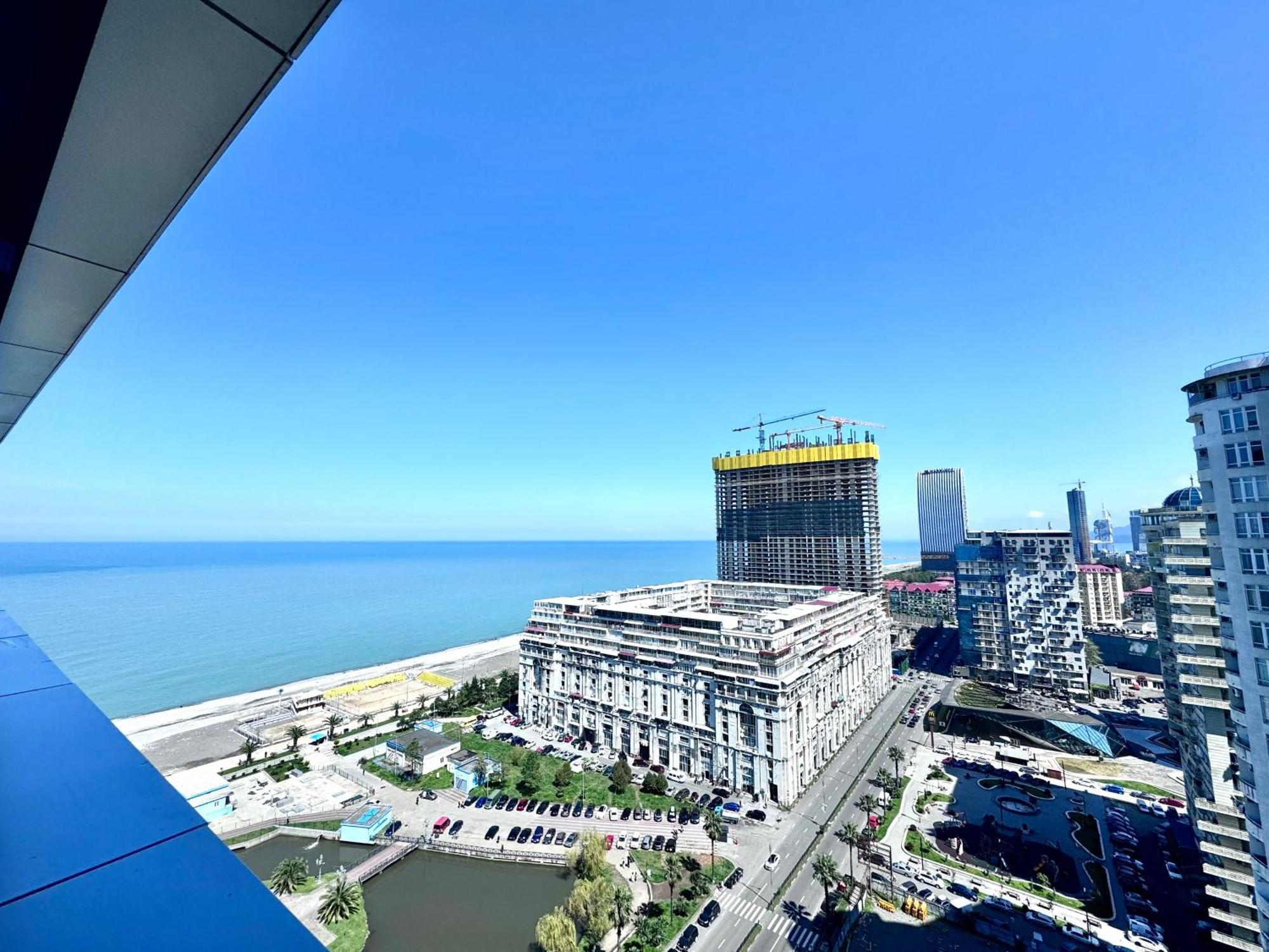 Your Sunshine Apartments Batumi Bagian luar foto